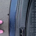 Kliento užfiksuotas pažeidimas prie automobilio rato